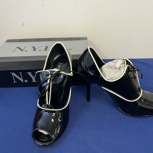 N.Y.L.A Black and White Leather Shoes B-96